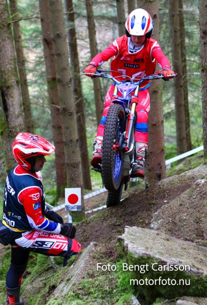 Preload previous image